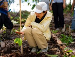 Maudy Ayunda Mendukung Reforestasi di Kalimantan dengan Lip Butter Balm