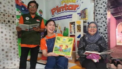 KemenPPPA bekerja sama dengan berbagai lembaga menghadirkan kegiatan literasi dan konseling psikologi gratis bagi anak-anak dan keluarga marginal di Jakarta Timur. (Ist)
