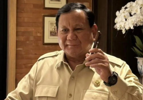 Presiden Prabowo Subianto berkomunikasi via sambungan telepon dengan Perdana Menteri Kanada, Mark Carney, Jumat (6/6/2025). Dok. Istimewa