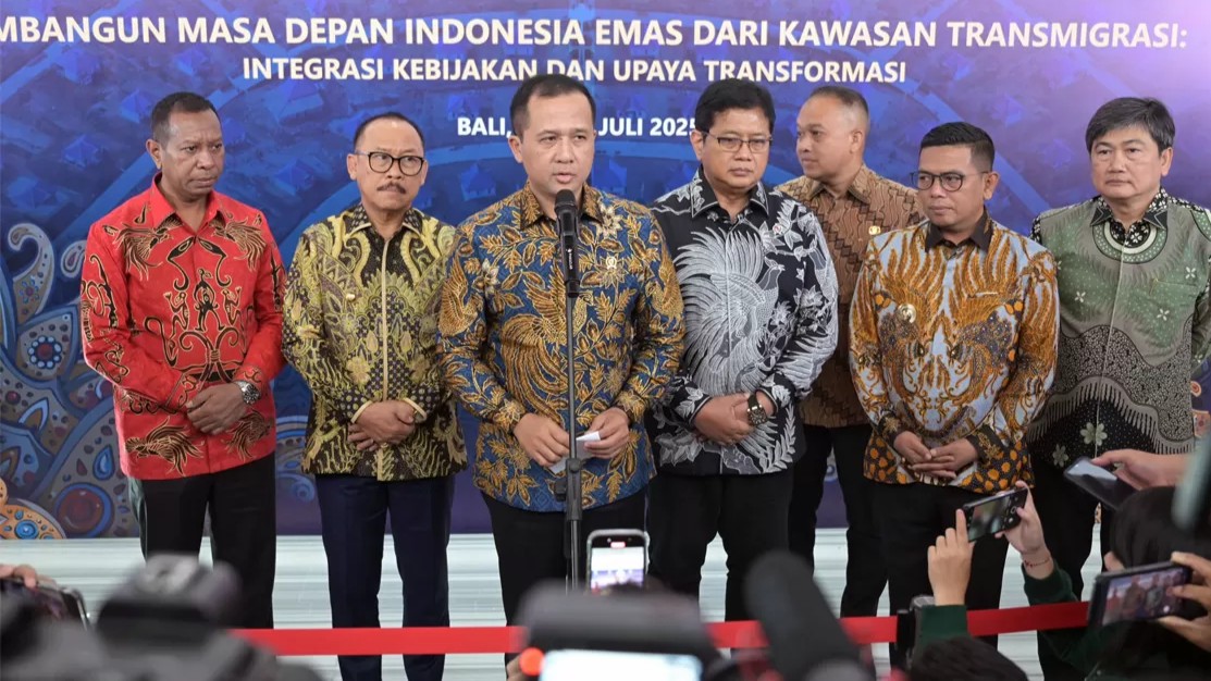 Menteri Transmigrasi M. Iftitah Sulaiman Suryanagara. (Dok. Ist)