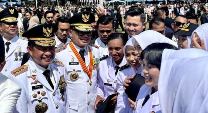 Mendagri Tito Karnavian melantik 1.110 Pamong Praja Muda IPDN Angkatan XXXII di Jatinangor, Sumedang, Senin (28/7), mewakili Presiden Prabowo Subianto yang berhalangan hadir karena agenda kenegaraan mendesak. (Dok. Ist)