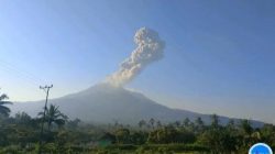 PVMBG Minta Warga Pakai Masker Usai Erupsi Gunung Lewotobi Laki Laki Lontarkan Abu Ribuan Meter